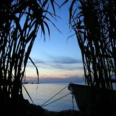 In With Seaview, Terrace, Air Condition, Wifi Apartament