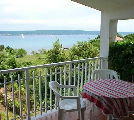 In With Seaview, Terrace, Air Condition, Wifi דירה Pašman