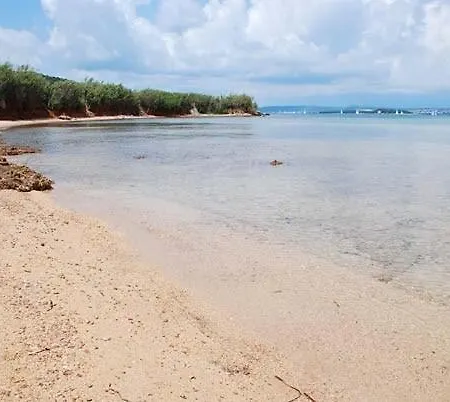 דירה In With Seaview, Terrace, Air Condition, Wifi Pašman