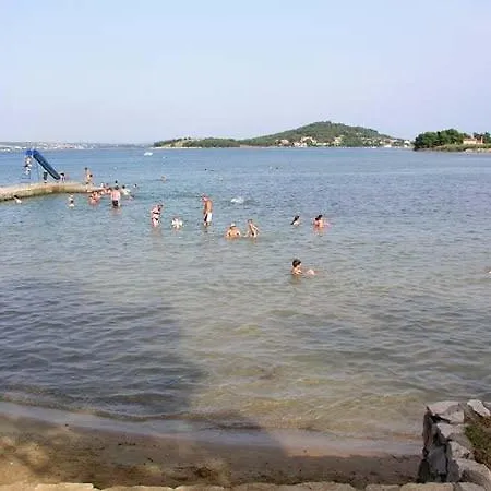 In With Seaview, Terrace, Air Condition, Wifi דירה Pašman