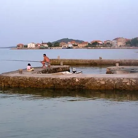 In With Seaview, Terrace, Air Condition, Wifi Pašman